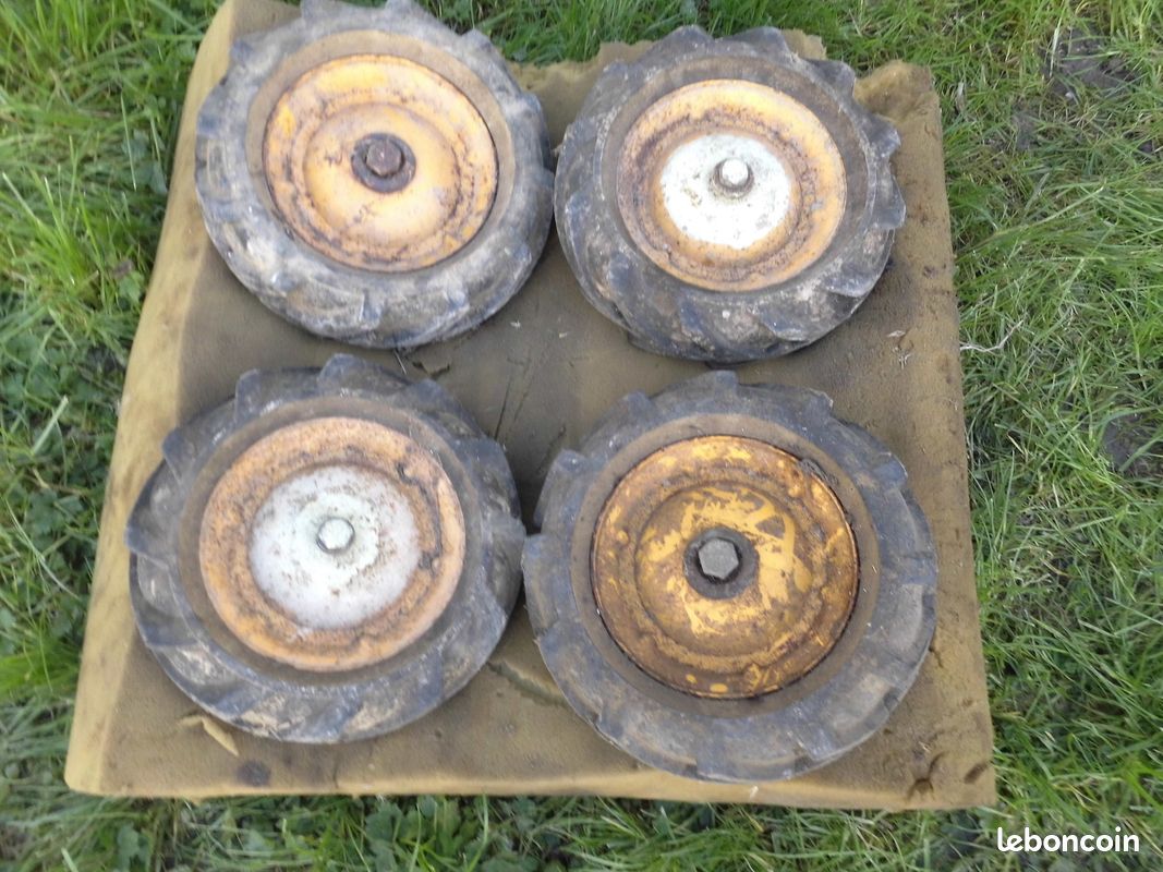 Quatre roues de matériel jardinage (image 1)