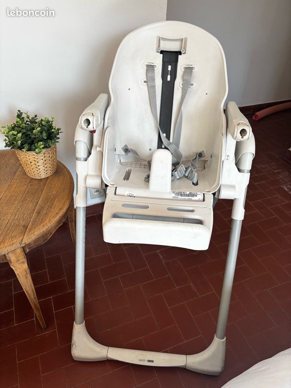 Chaise haute (image 1)