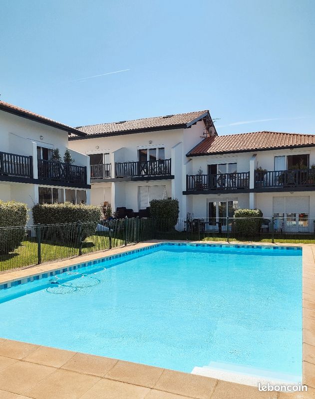 Location 4 personnes Bidart centre avec piscine, plage et centre accessible à pied (image 1)