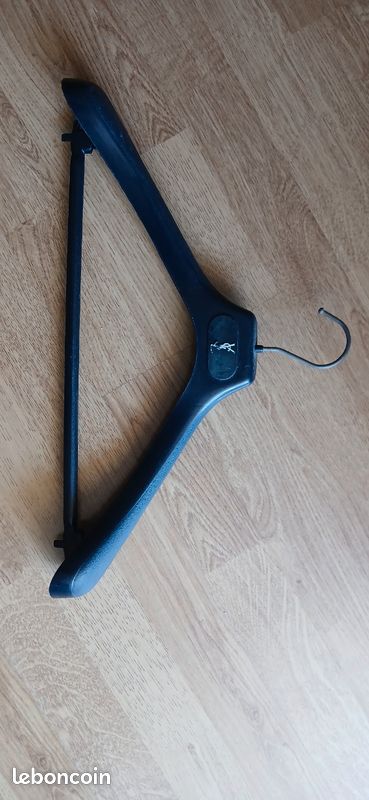 Cintre Yves St Laurent (image 1)