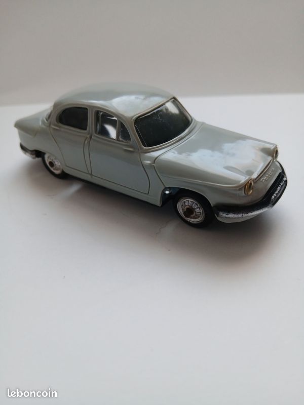 LK146 NOREV 451722 1/43 1:43 Voiture Panhard PL17 break rouge