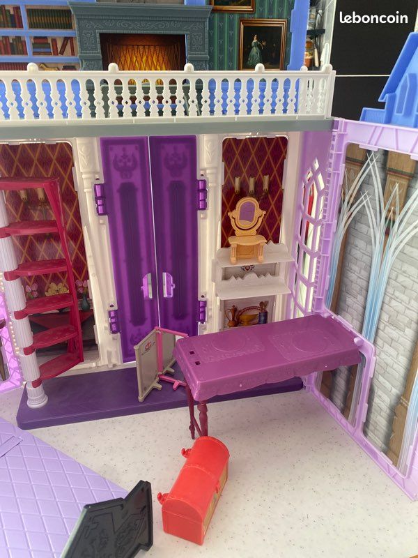 Château Barbies reine des neiges pliable avec qqs accessoires (image 3)