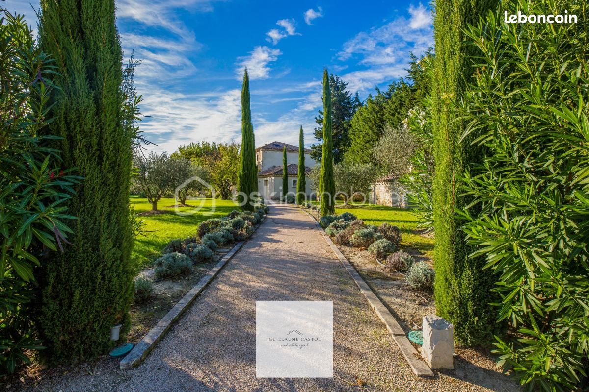 Maison 10 pièces 486 m² · à Barbentane · 486 m² · 2 496 000 €