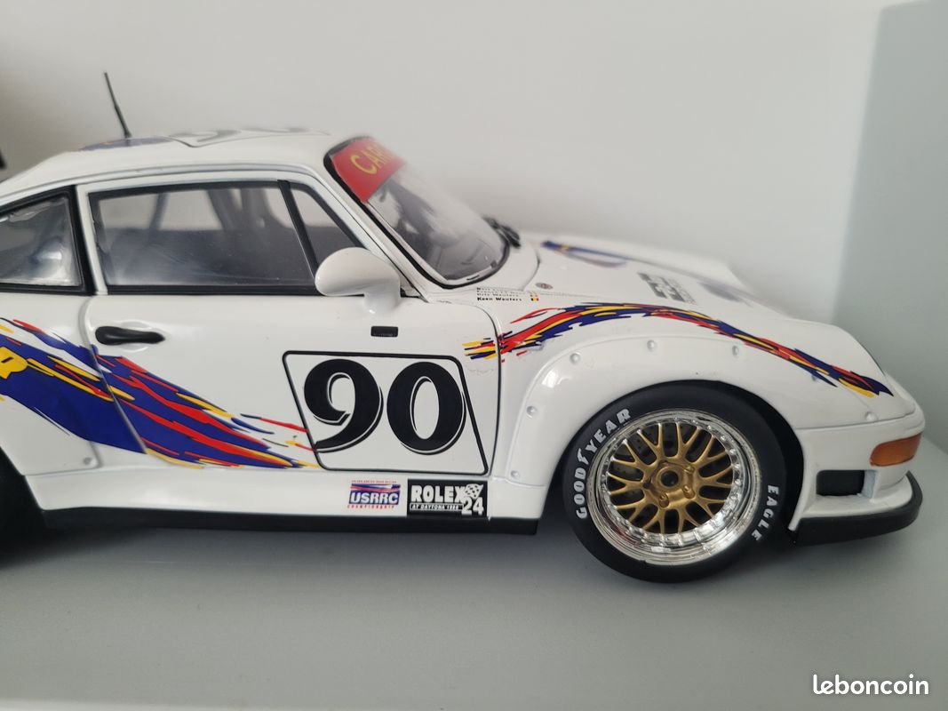 Porsche 911 type 993 GT2 Le Mans 1998 n° 68 Wolinski femme nue 1/18 UT Models 39831