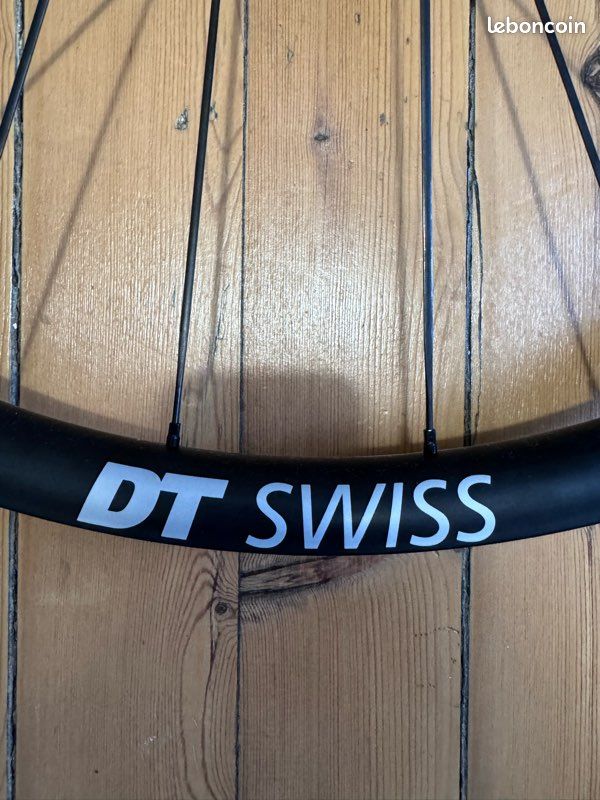 Roue avant DT Swiss G 1800 Spline Disc Center Lock Axe traversant 12x100 mm