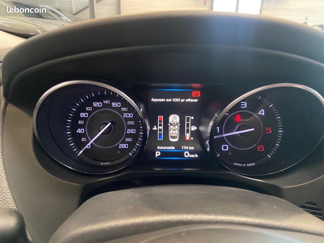 JAGUAR XE XE 2.0 D - 180 ch BVA Pure - TOIT OUVRANT - CAMERA DE RECUL - SIEGES ELECTRIQUES (image 13)
