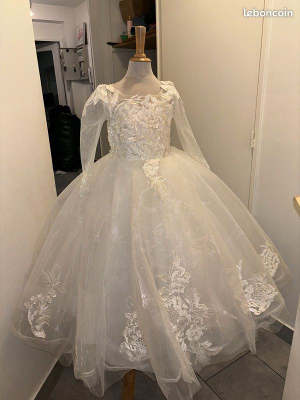 Robe de mariage petite fille (image 1)