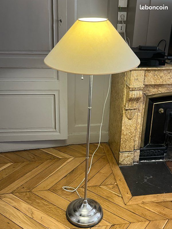 Lampes sur pied métallique (image 1)