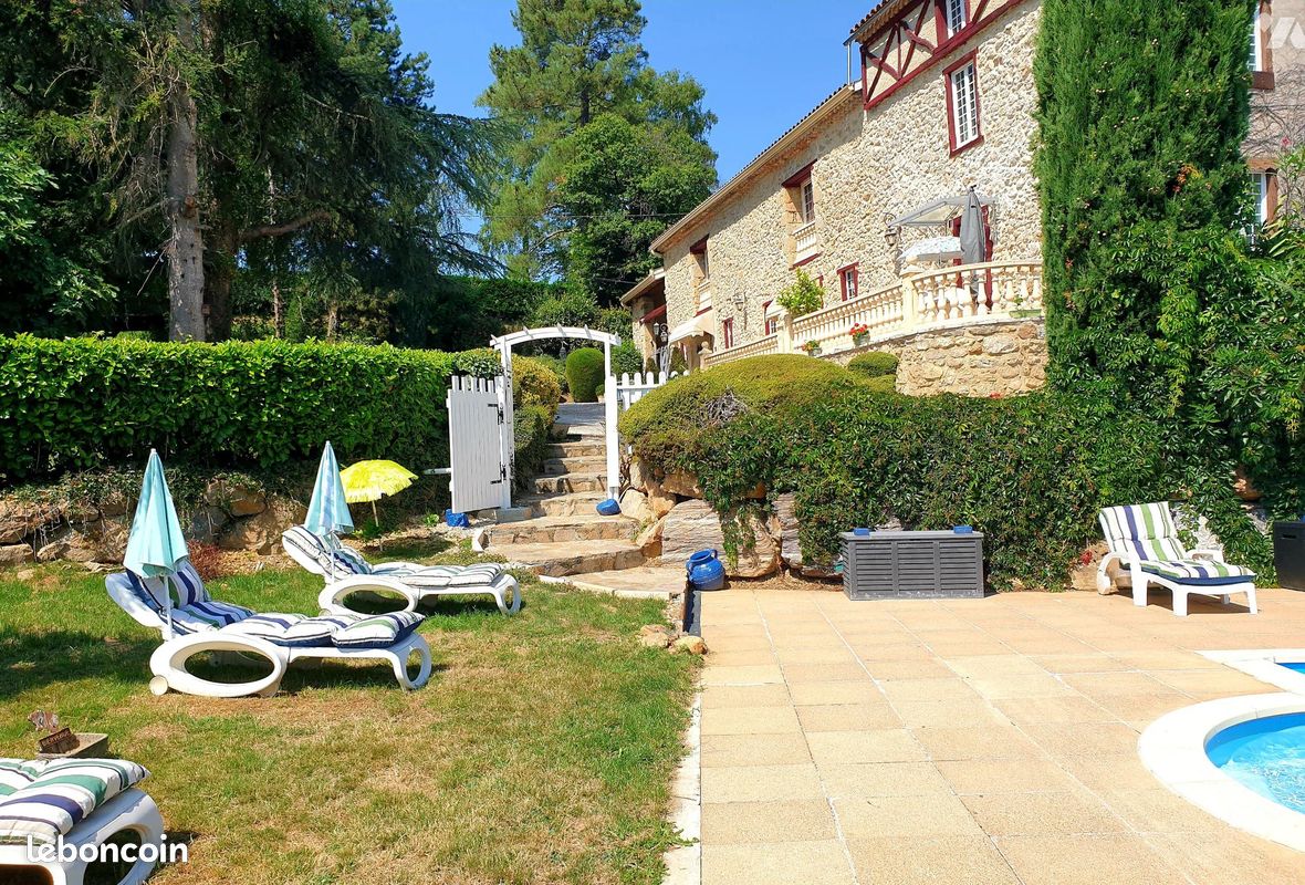 Maison 22 pièces 680 m² (image 1)