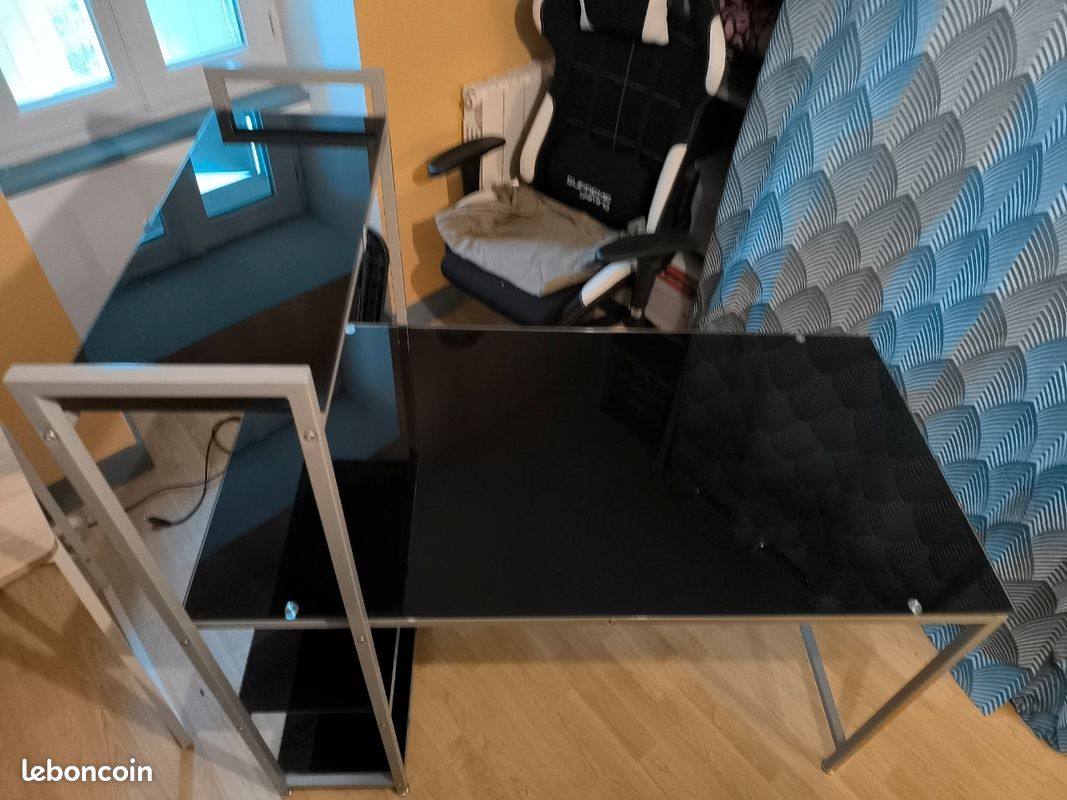 Bureau (image 1)