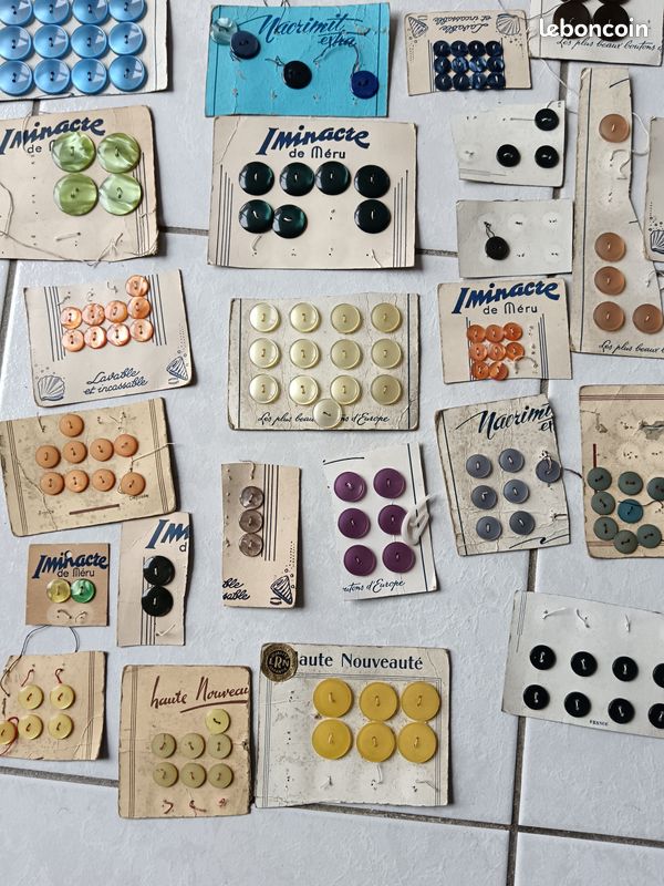 Bouton Ancien En Galalithe Bleu - Mercerie Vintage - Lot D'1 à 10 Pièces