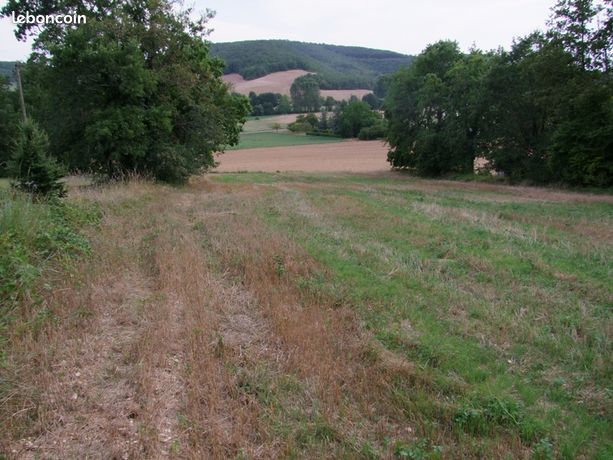 Joli terrain constructible dans le Lot, limite Lot-et-Garonne