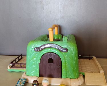 Le manoir du hibou. Jouet vulli, vintage 80. The owl's barn