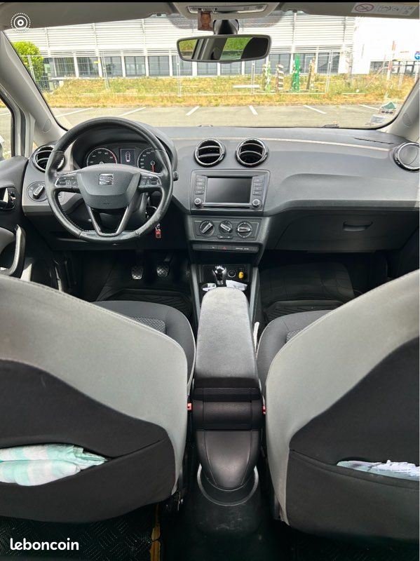 Voiture Ibiza (image 3)