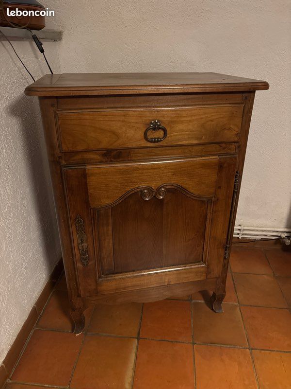 Meuble en bois (image 1)