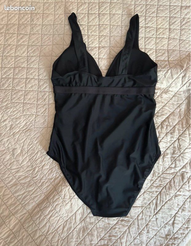 Maillot de bain une pièce noir décolleté en V - Taille 42 (image 2)