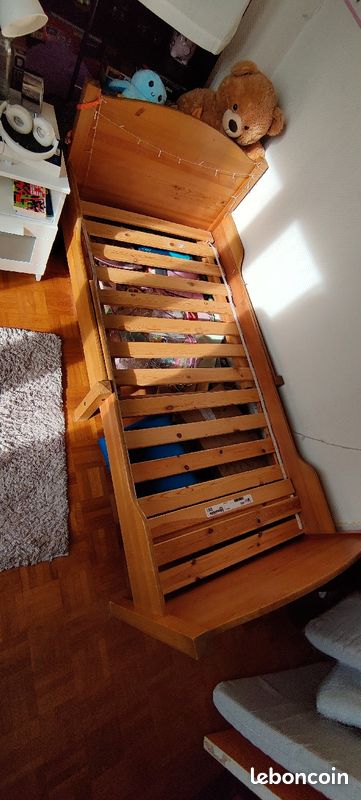 Lit évolutif Ikéa + ses 3 matelas ( 1 grand et 2 petits) (image 2)