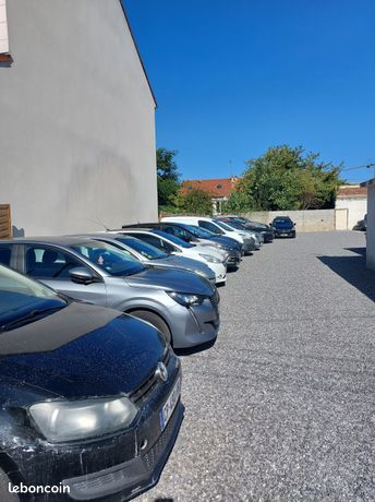 Retraité propose place de parking proche ORLY +transferts aéroport
