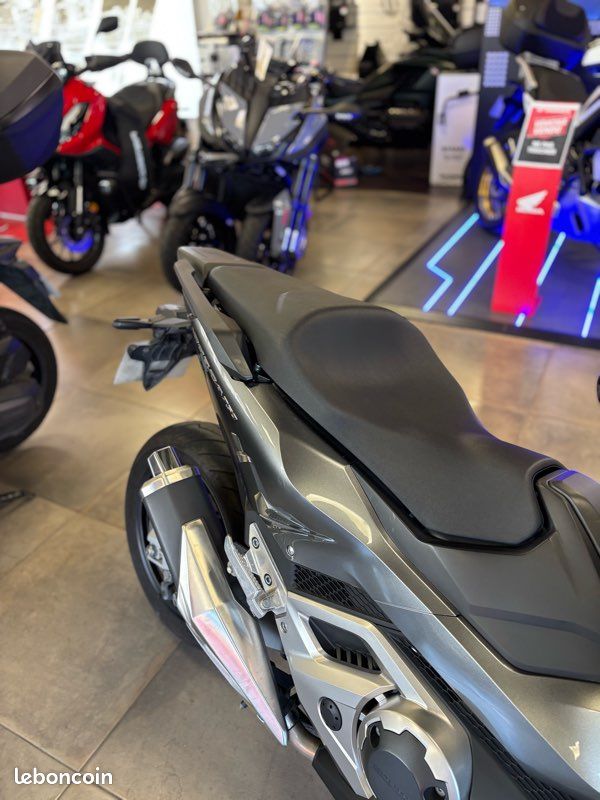 Honda Forza 750 Gris – 2023 | 8 590 km | Garantie constructeur jusqu’en 2028 (image 4)