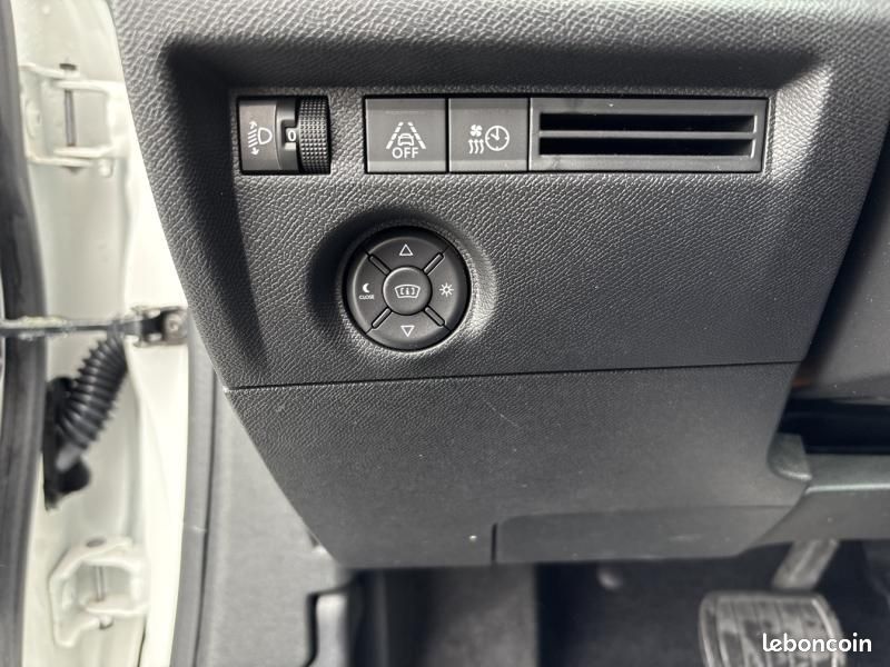 Citroen C4 Moteur électrique 136ch (100 kW) Feel Pack Automatique (image 14)