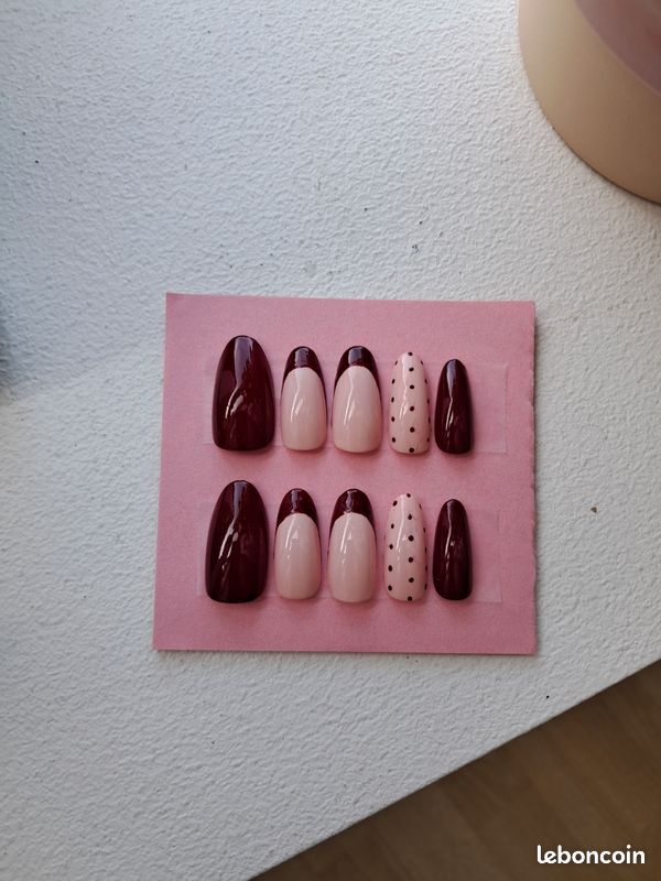 Press on nails (image 1)
