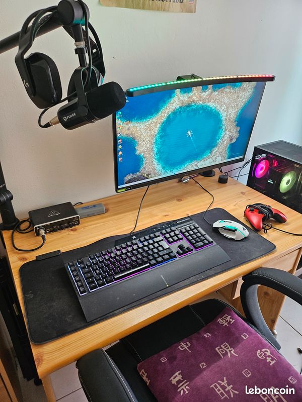 Vend setup PC complet écran, micro, bras, clavier, souri, manette xbox (image 3)