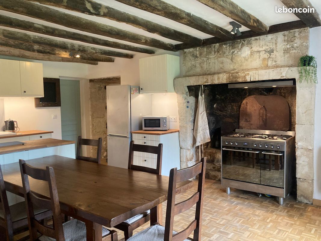 Ancien Corps de Ferme Exceptionnel avec 2 Maisons sur 2,3 Hectares (image 2)