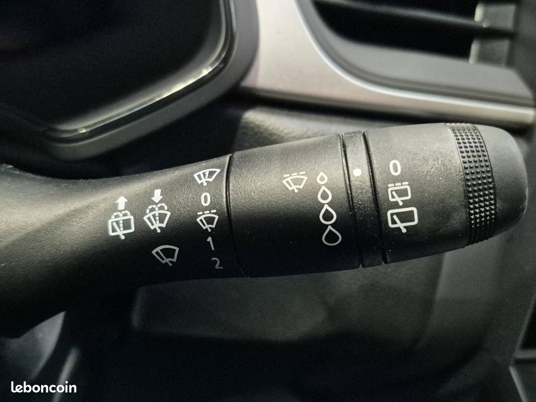 Renault Clio 1.6 E-Tech 145ch full hybrid Evolution (image 18)