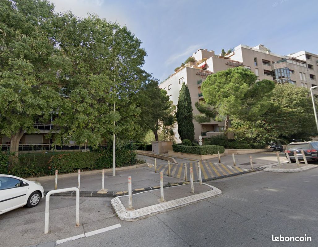 Parking/box Marseille · 140 €/mois