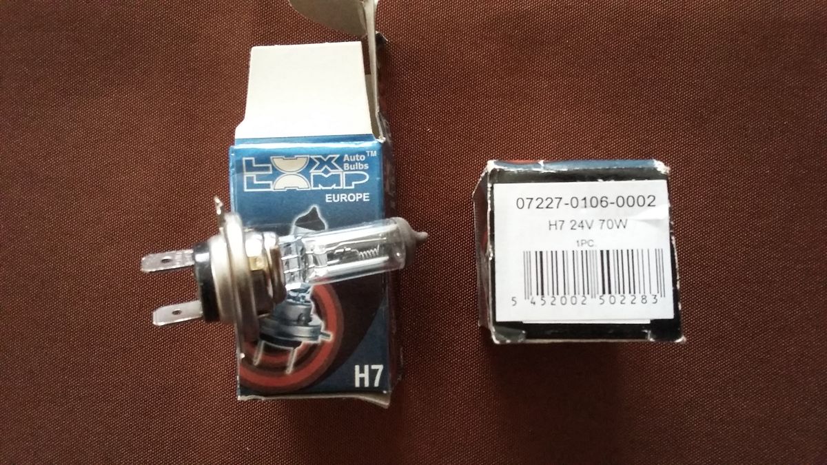 Deux ampoules H7 / 24V / 70W - Équipement auto