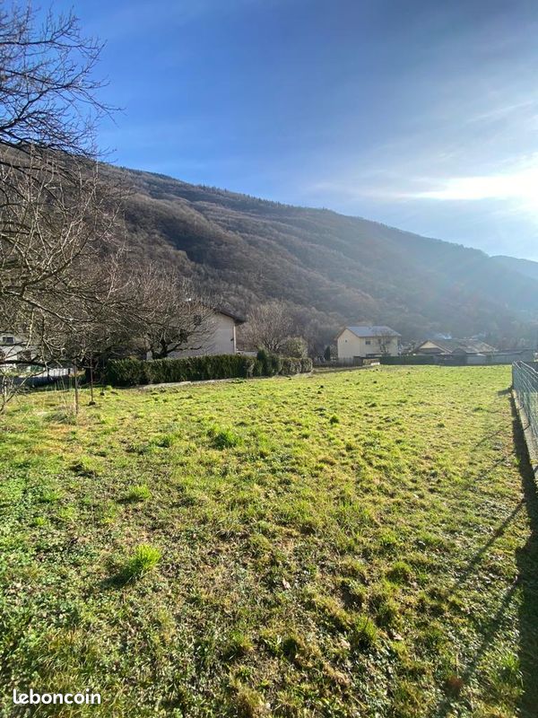 Terrain constructible · à La Bâthie · 90 000 €