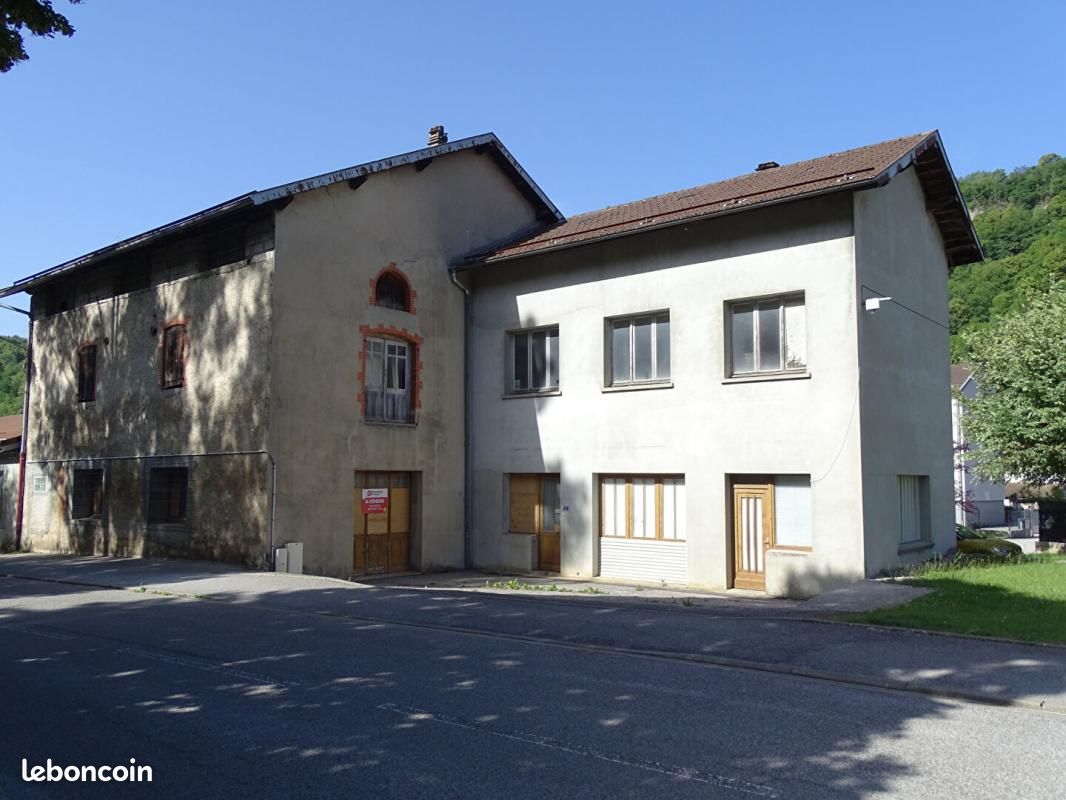 Immeuble 3 pièces 690 m² · à Moirans-en-Montagne · 690 m² · 168 000 €