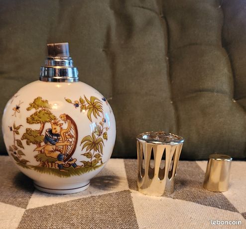 Lampe Berger En Porcelaine De Moustiers - Décor XVIIIème, 15x9 Cm - Occasion Excellent état