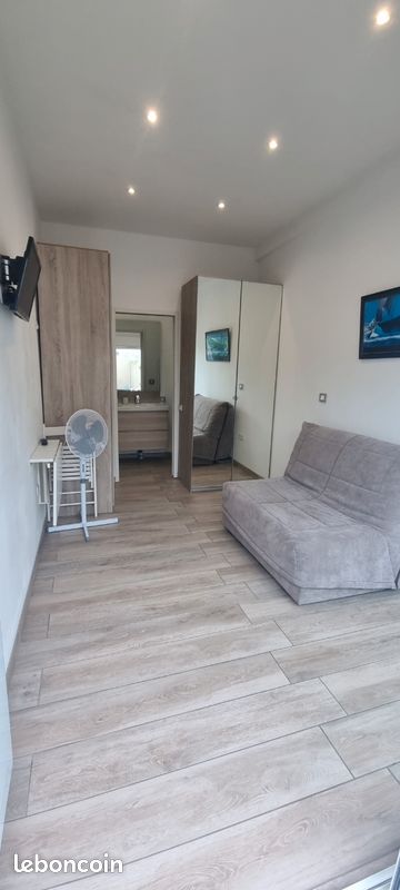 Studio pour étudiant avec place de parking (image 1)