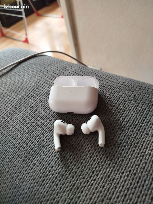 Air pods pro 2 (image 2)