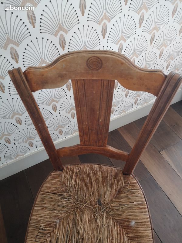 Donne chaise assise paille (image 2)