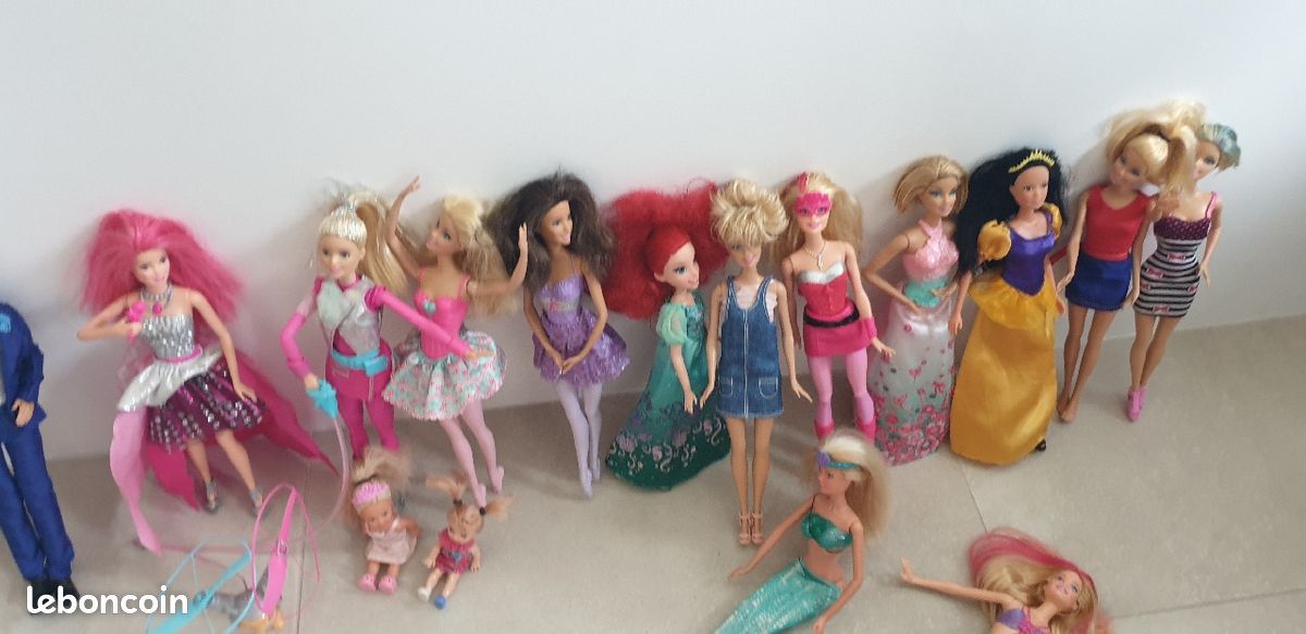 Lot de barbie (image 2)