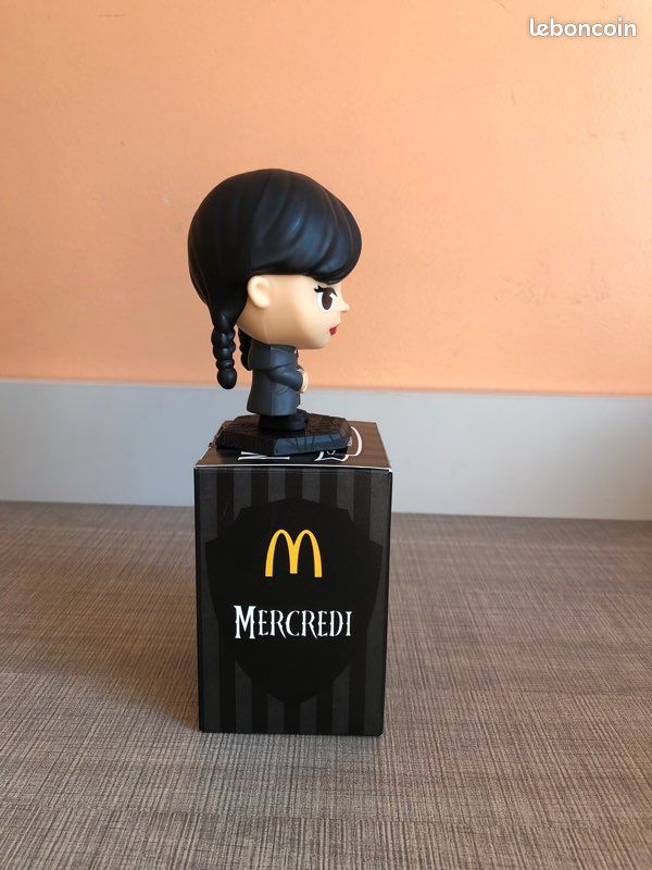 Figurine McDonald's Mercredi - Collection Ou Collaboration Neuve - Objet De Pop Culture