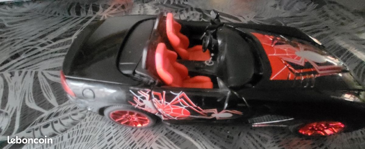 Voiture de collection MARVEL (image 4)