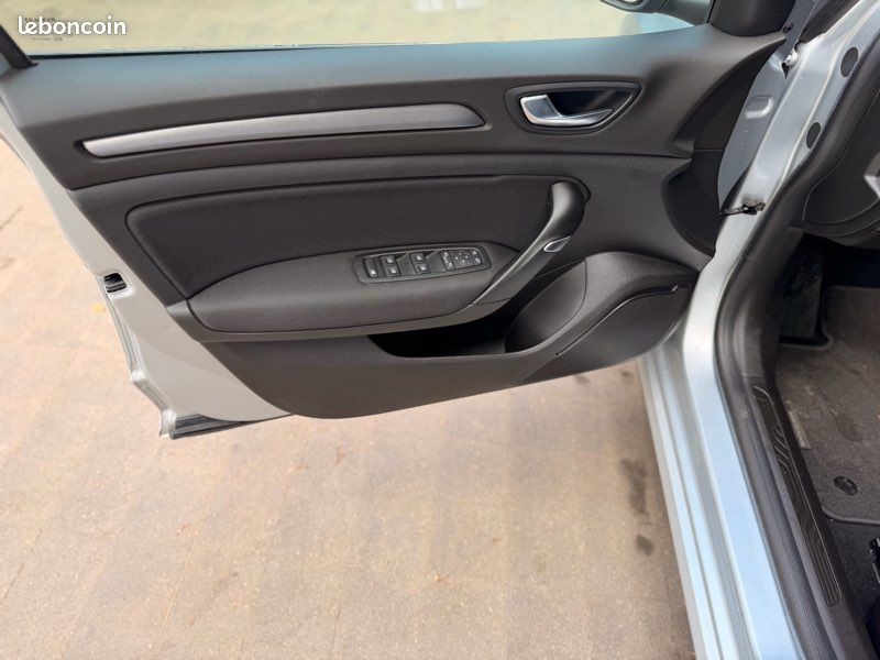 Renault Megane Société 2 places 115 ch BVA EDC 1.5 dCi Berline Business 2020 – photo 10