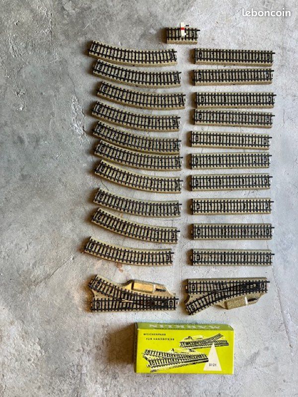 Märklin lot des 130 rails/aiguillages électriques C dès1.-fr (D'occasion) à bassecourt pour CHF