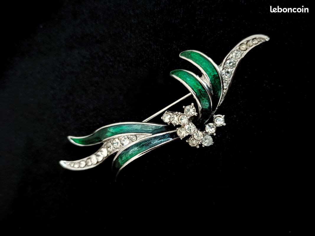 Broche Argentée émaillée Verte - État Très Bon | Occasion