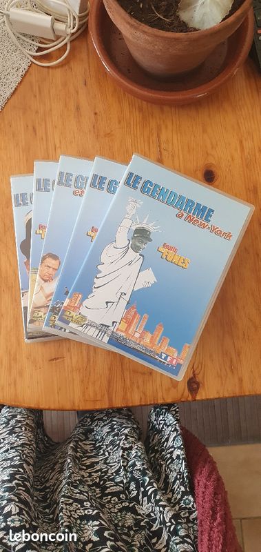 5 DVD le Gendarme (image 1)