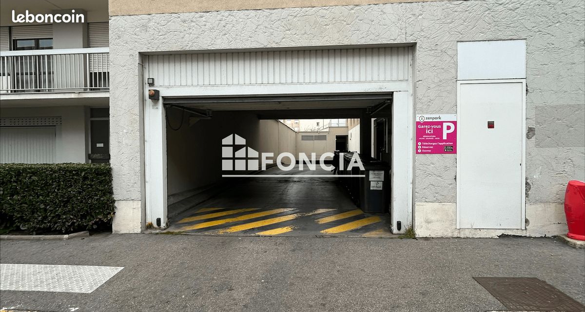 Parking 12 m² · à Saint-Étienne · 12 m² · 60 €