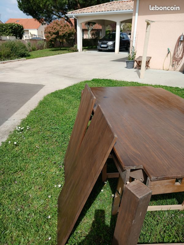Table (image 3)