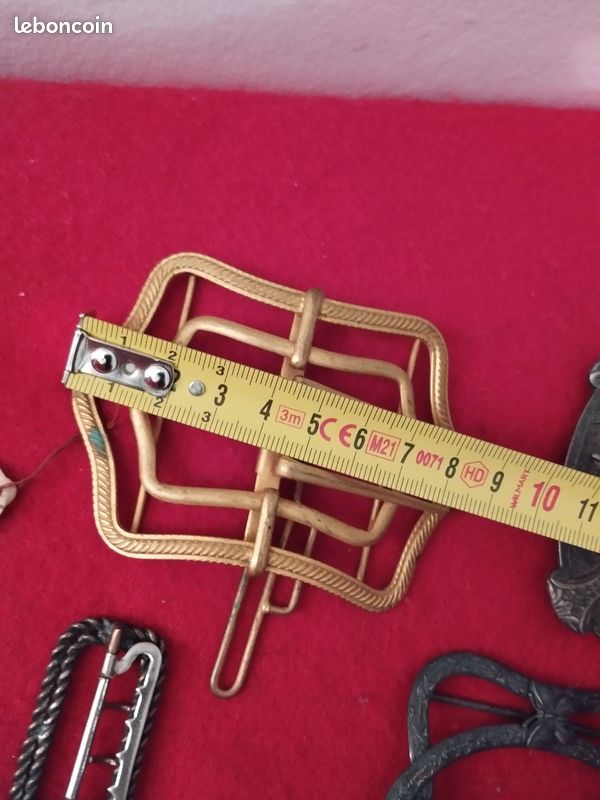 Lot De 4 Différentes Boucles De Ceinture En Argent. Au Prix De 100 à 150 € En Vente Aux Enchères