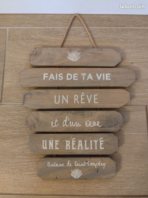 Décoration murale en bois (image 1)