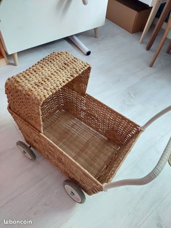 ANCIEN LANDAU BERCEAU Lit Poupée en Rotin Sur Roulettes bois années 50