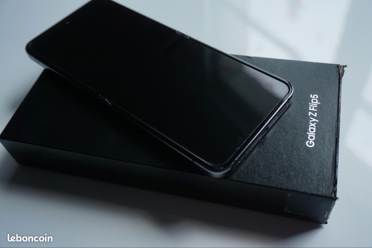 Samsung z flip 5 (image 1)