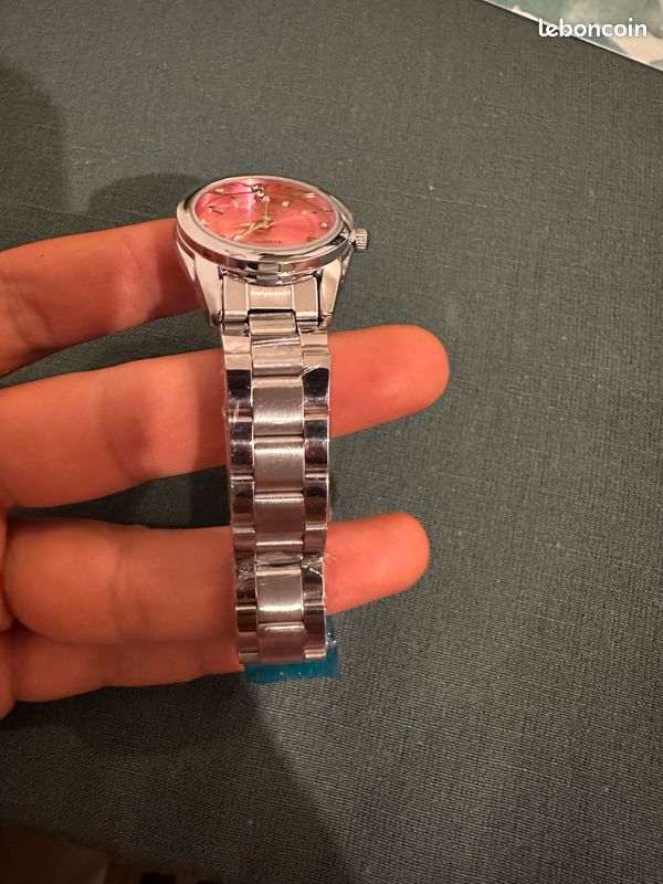 Montre femme neuve – cadran rose – bracelet acier argenté (image 3)